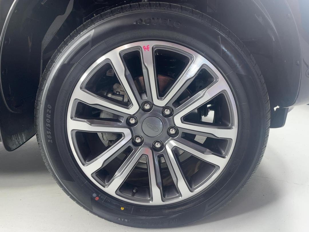 Photo '9' of Ford Everest
