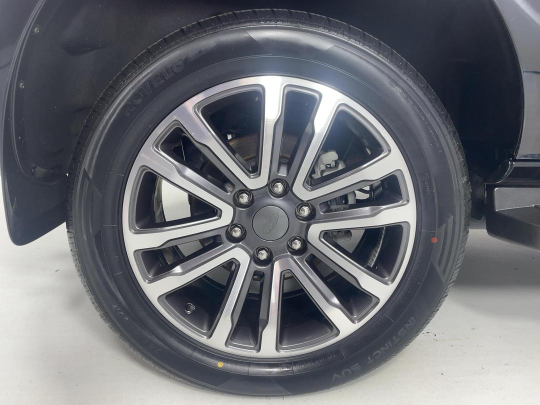Photo '12' of Ford Everest