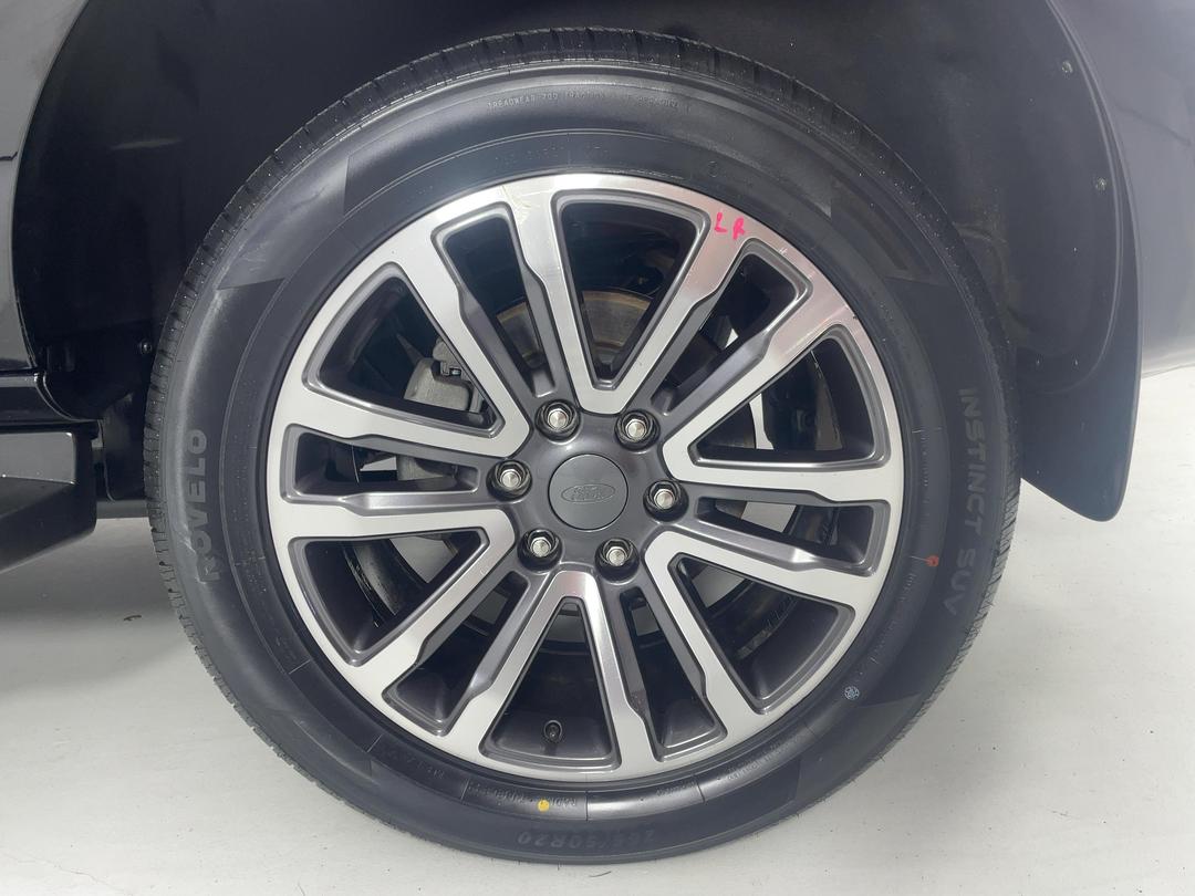 Photo '11' of Ford Everest
