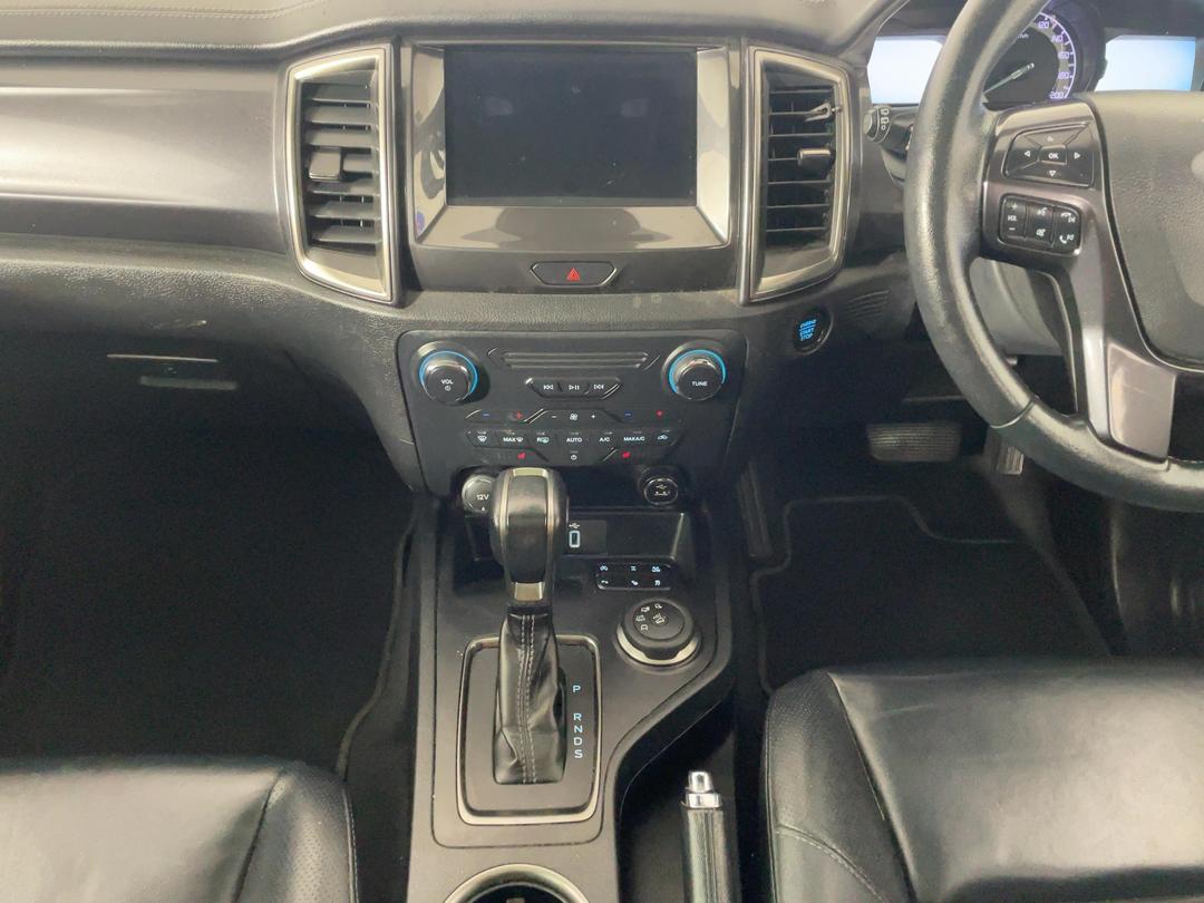 Photo '18' of Ford Everest