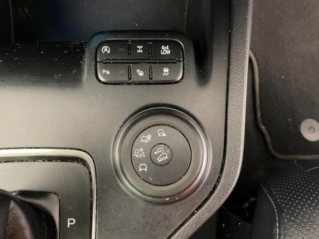 Photo '26' of Ford Everest