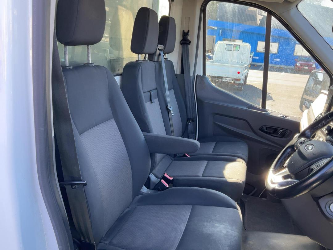 Photo '17' of Ford Transit Flat Deck
