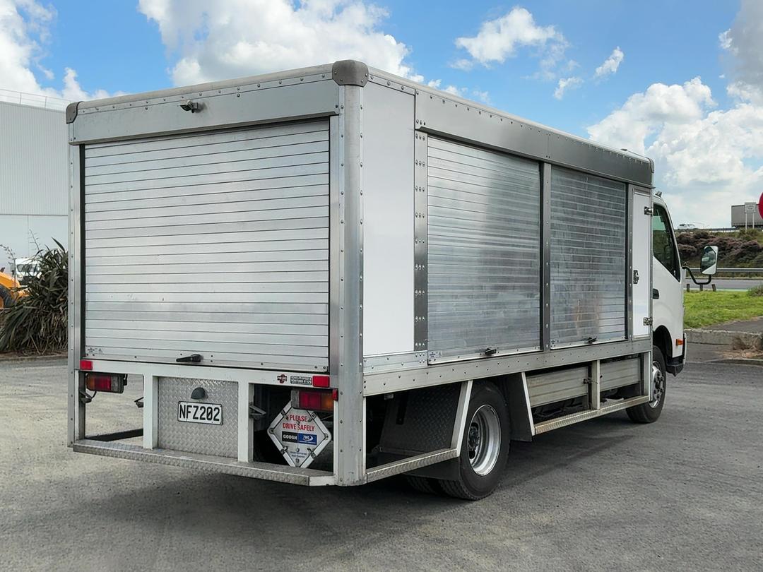 Photo '4' of Hino 300 XJC720R Bottle Body