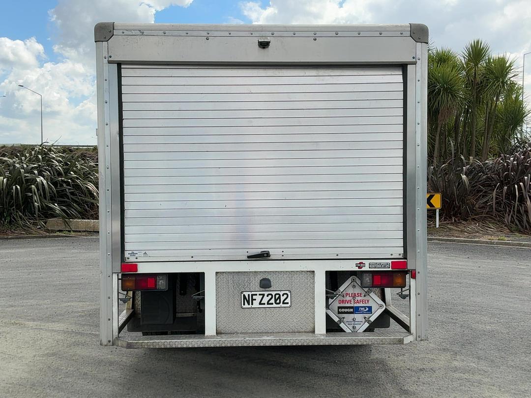 Photo '5' of Hino 300 XJC720R Bottle Body