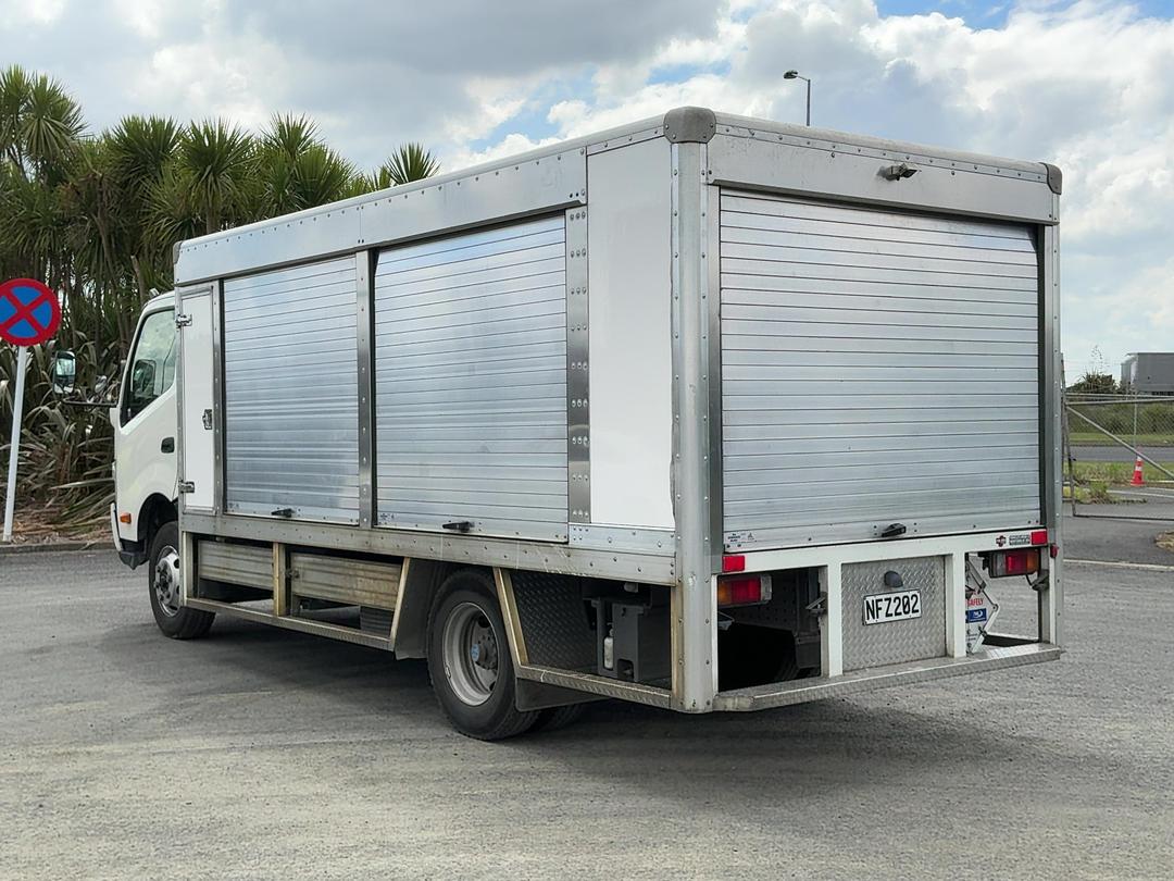 Photo '6' of Hino 300 XJC720R Bottle Body