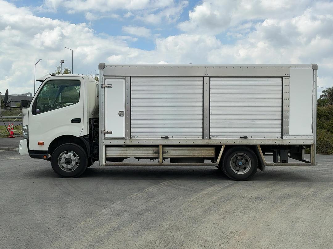 Photo '9' of Hino 300 XJC720R Bottle Body