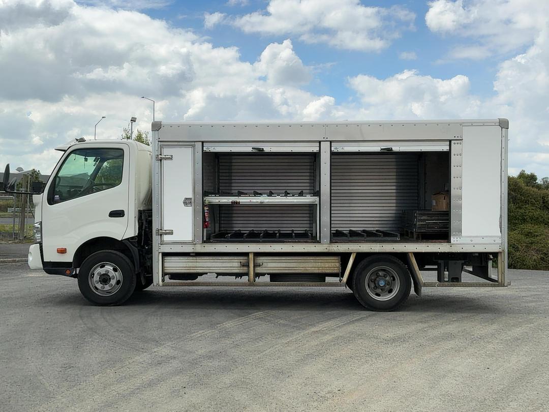 Photo '10' of Hino 300 XJC720R Bottle Body