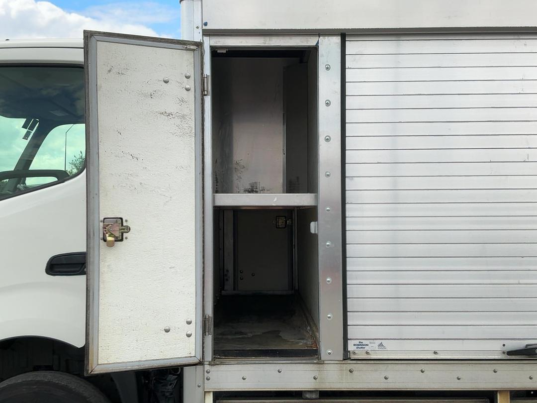 Photo '33' of Hino 300 XJC720R Bottle Body