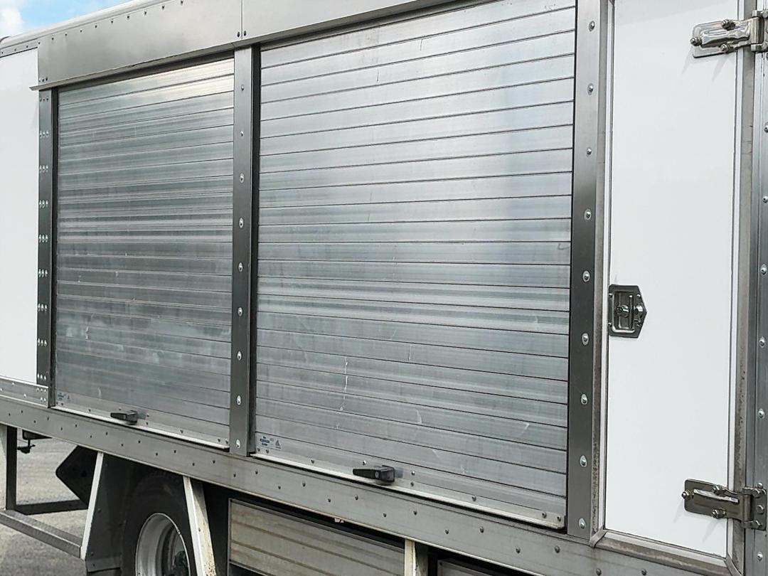 Photo '30' of Hino 300 XJC720R Bottle Body