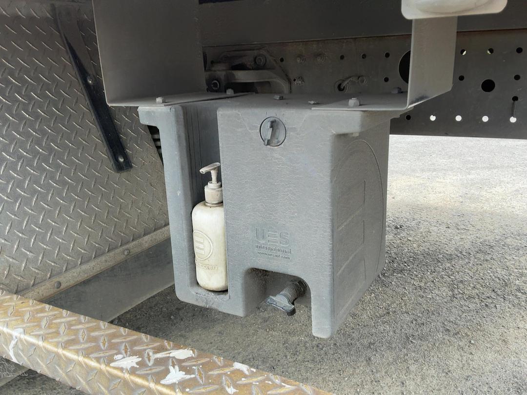 Photo '35' of Hino 300 XJC720R Bottle Body