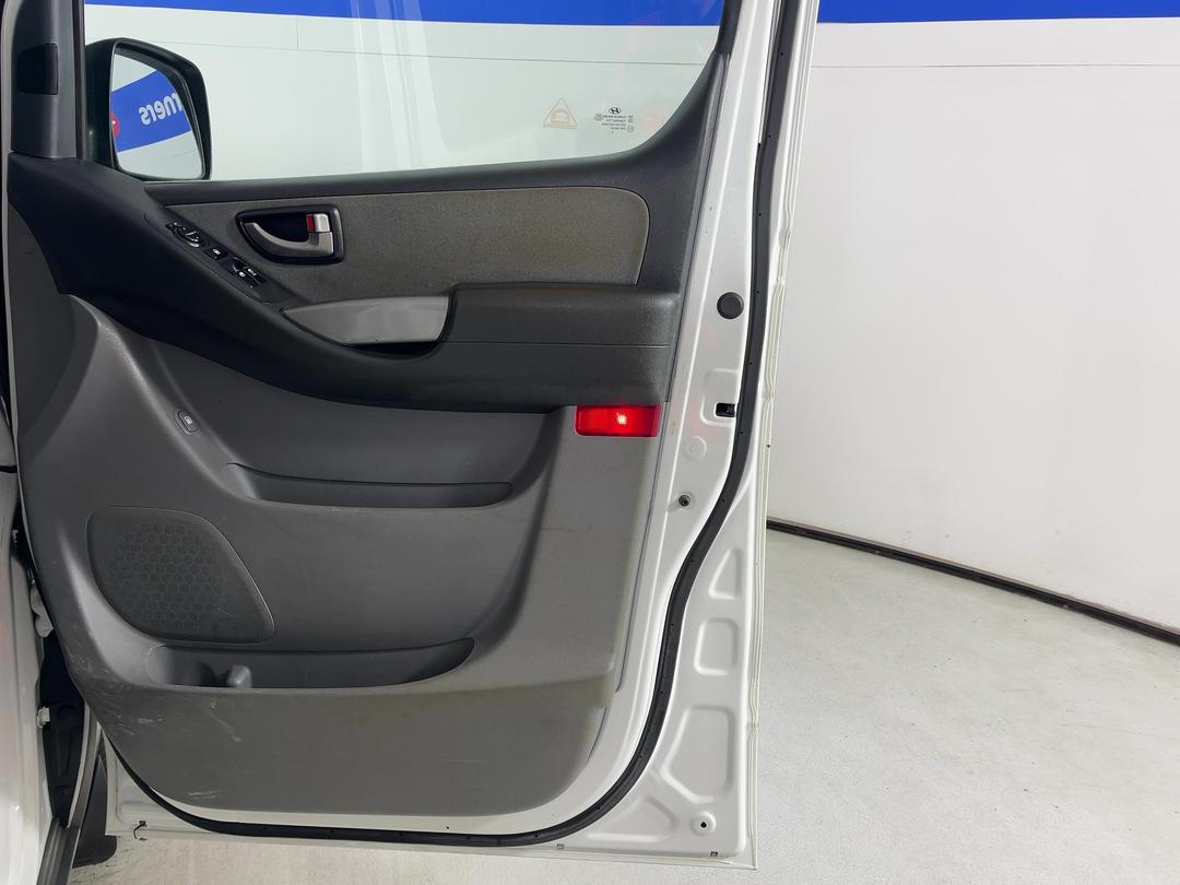 Photo '15' of Hyundai Imax