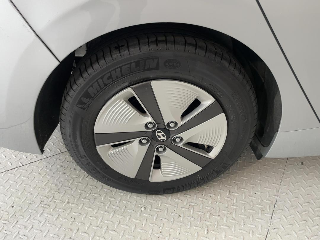 Photo '12' of Hyundai Ioniq