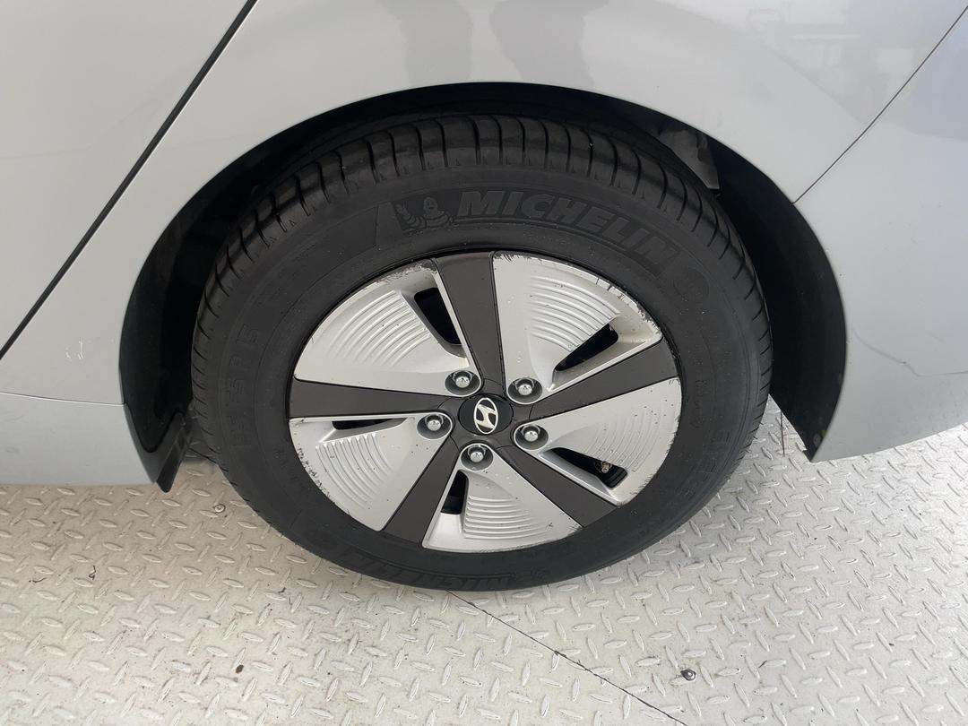 Photo '11' of Hyundai Ioniq
