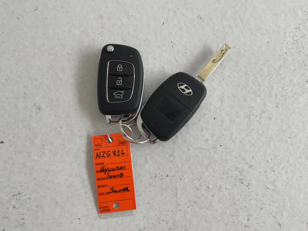 Photo '22' of Hyundai Ioniq