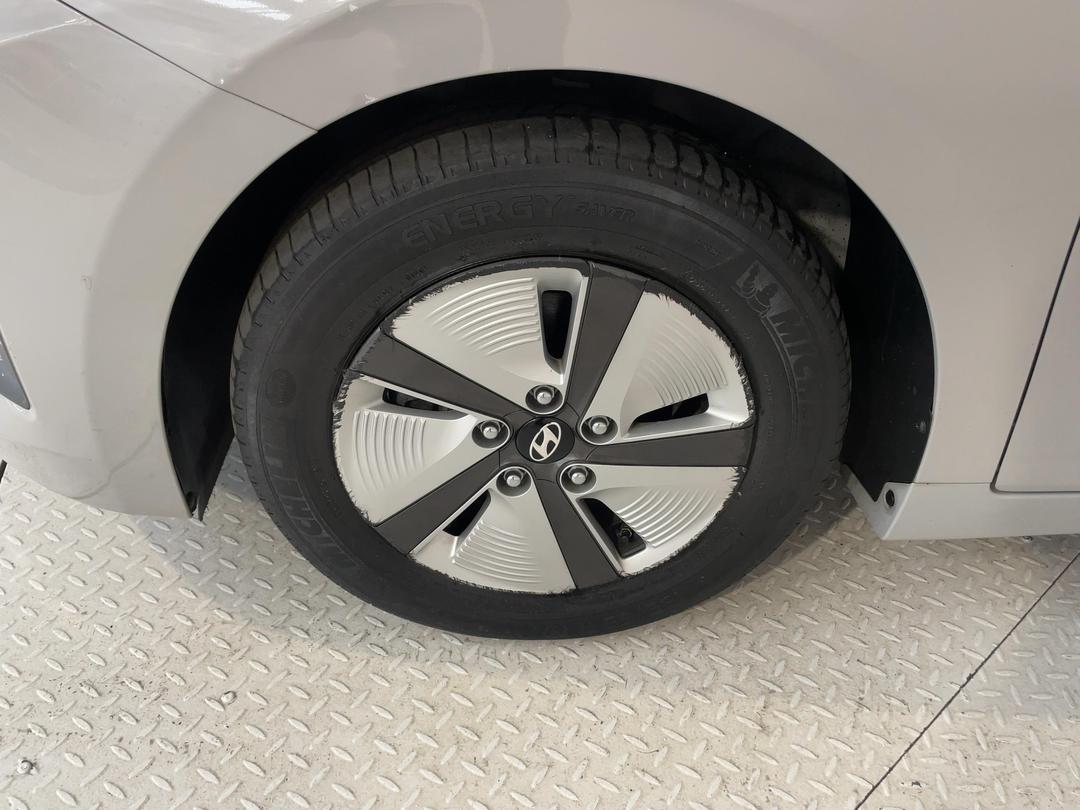 Photo '10' of Hyundai Ioniq