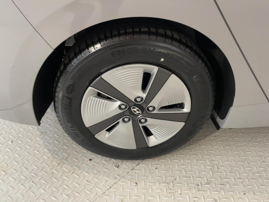 Photo '12' of Hyundai Ioniq