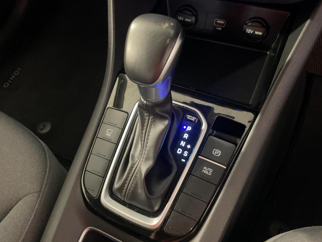 Photo '32' of Hyundai Ioniq
