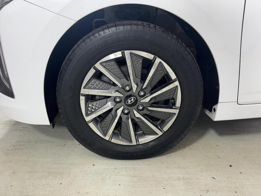 Photo '10' of Hyundai Ioniq