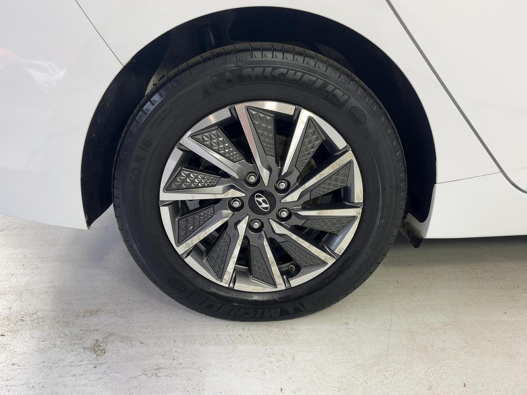 Photo '12' of Hyundai Ioniq