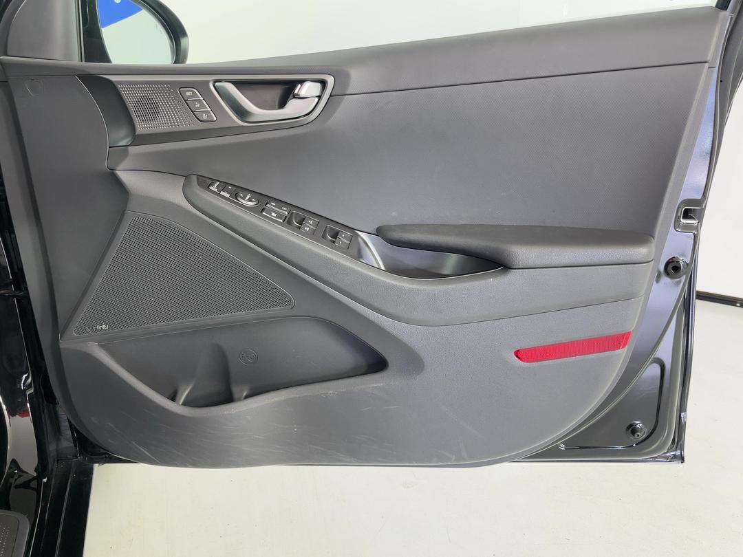 Photo '15' of Hyundai Ioniq
