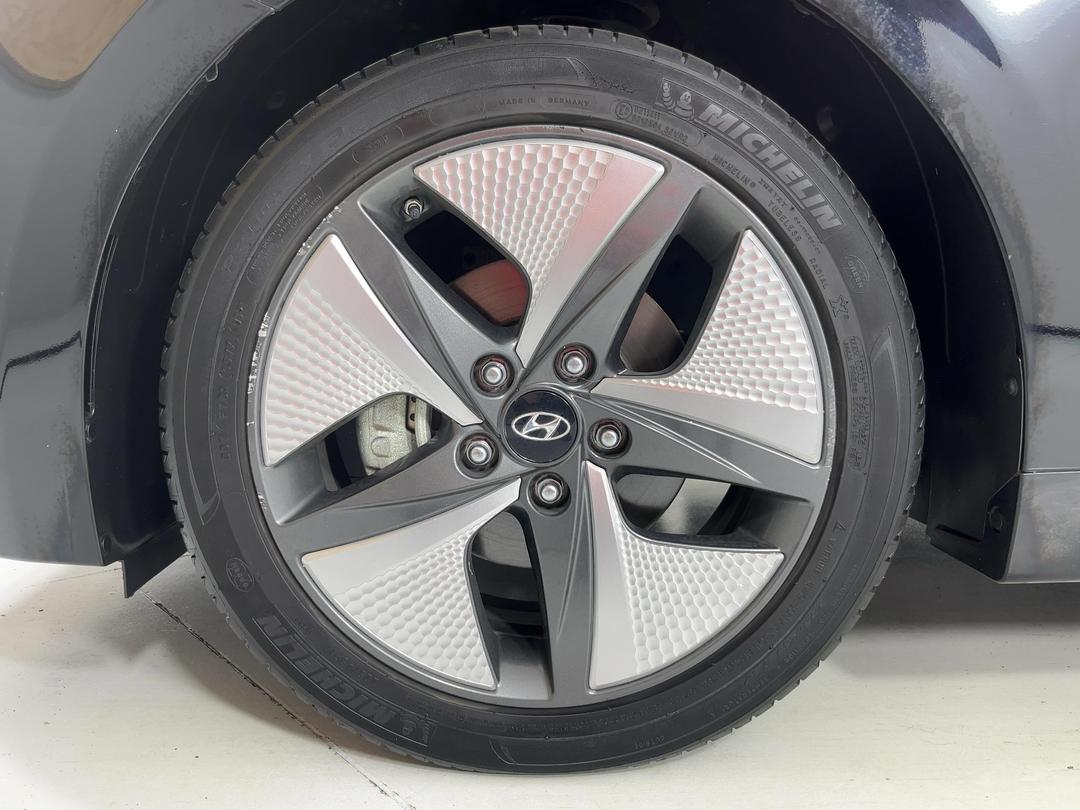 Photo '10' of Hyundai Ioniq