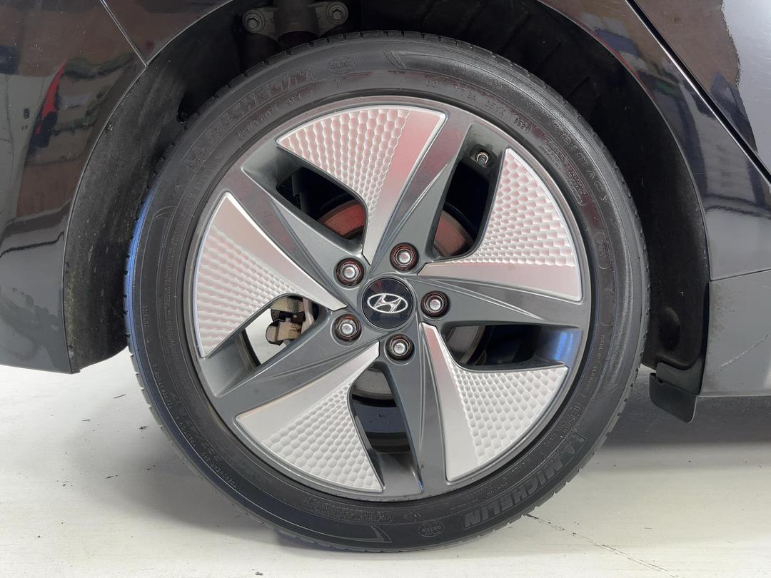 Photo '12' of Hyundai Ioniq