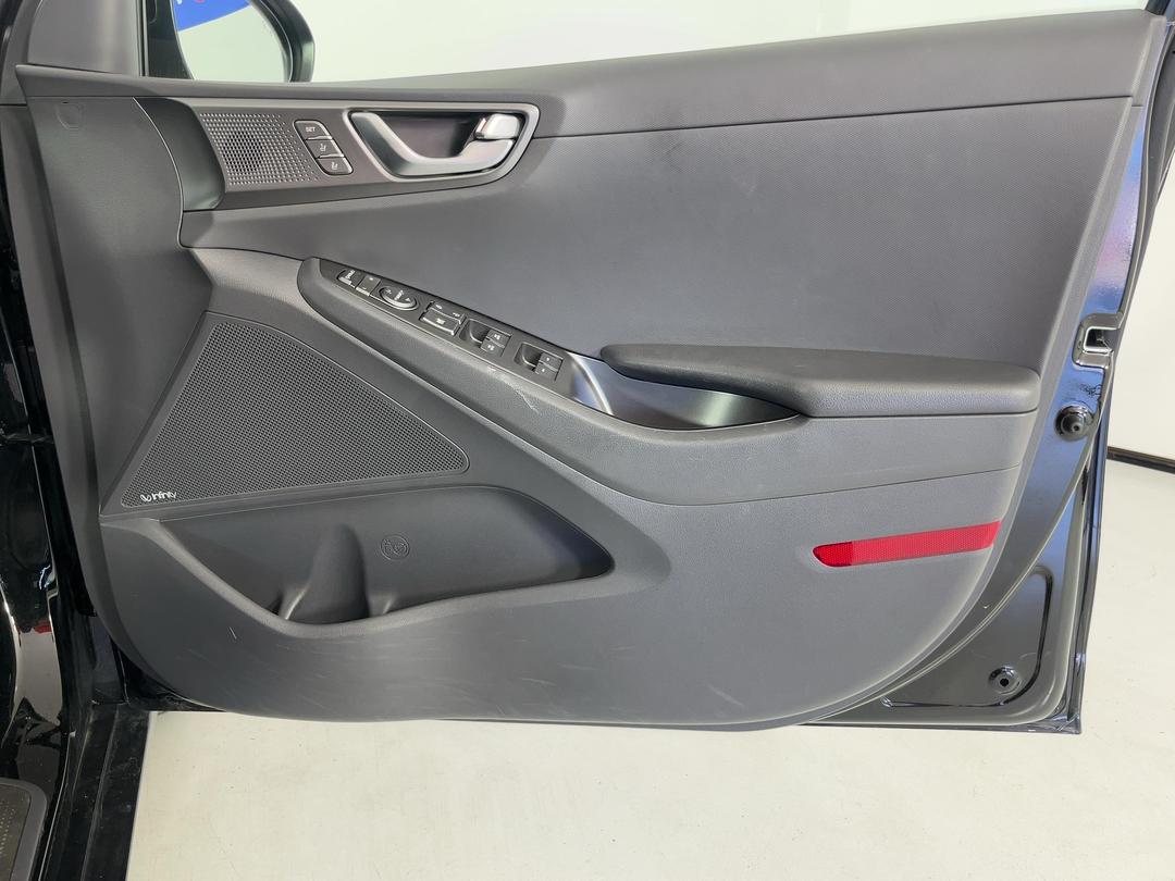 Photo '15' of Hyundai Ioniq