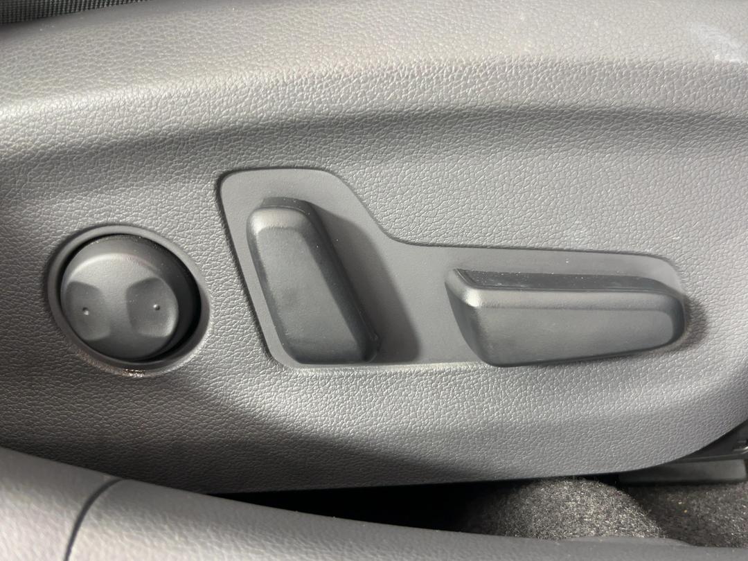 Photo '23' of Hyundai Ioniq
