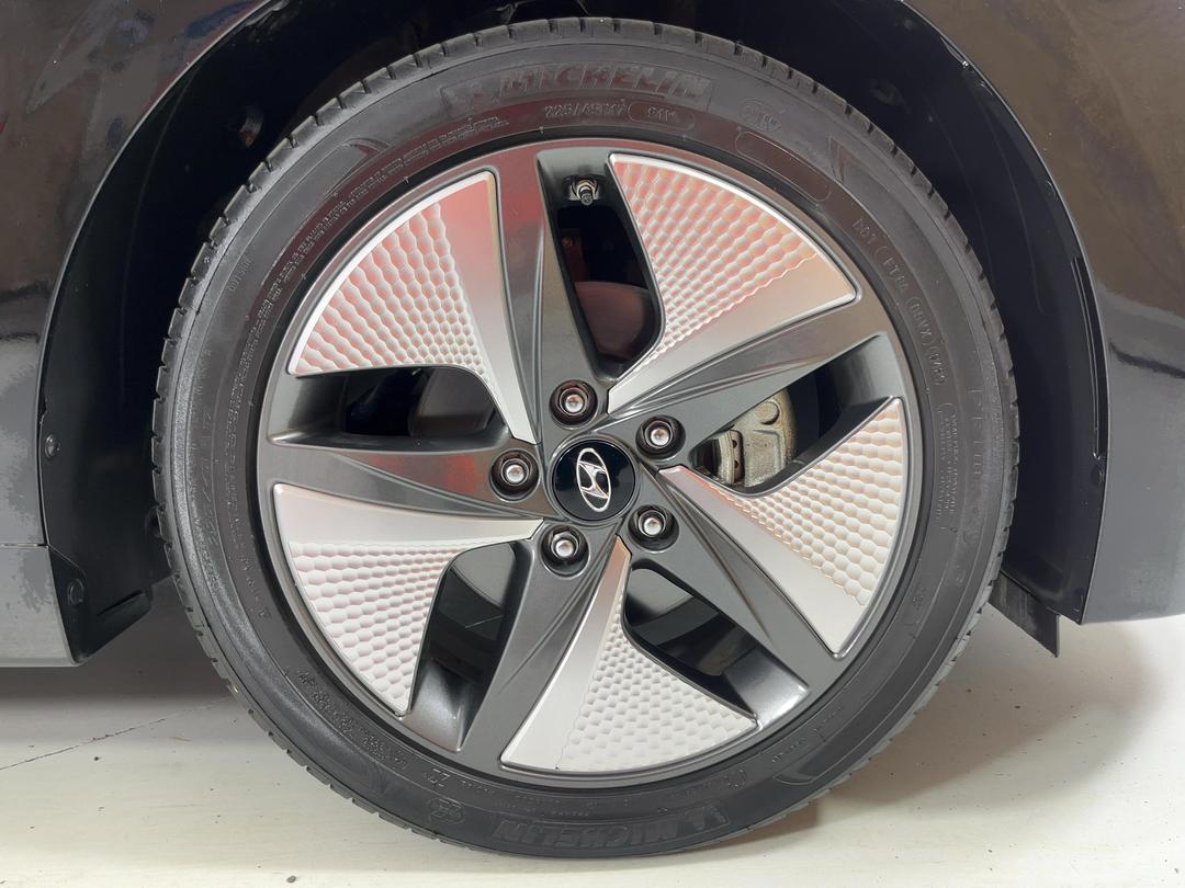 Photo '9' of Hyundai Ioniq