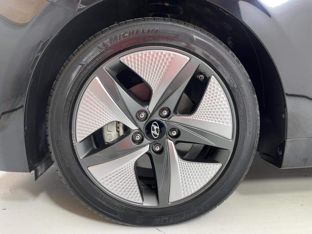 Photo '10' of Hyundai Ioniq