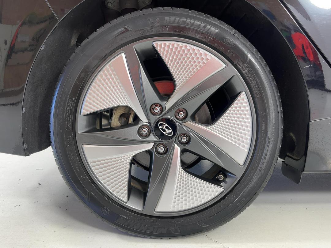 Photo '12' of Hyundai Ioniq