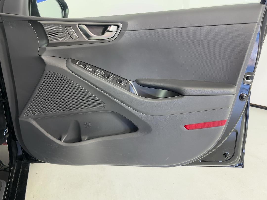 Photo '15' of Hyundai Ioniq