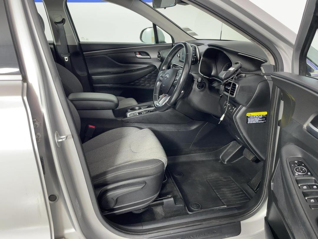 Photo '16' of Hyundai Santa FE
