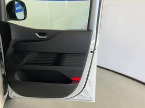 Photo '15' of Hyundai Staria