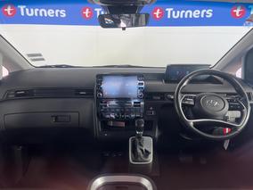 Photo '17' of Hyundai Staria