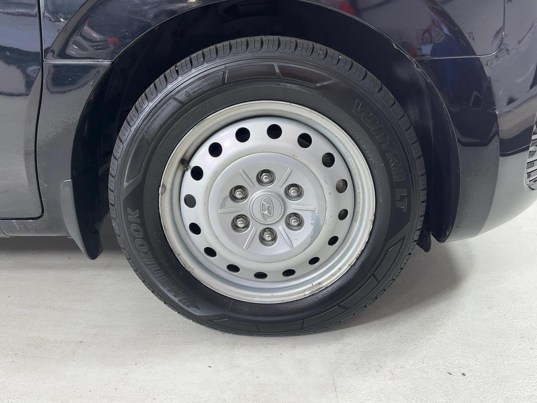 Photo '9' of Hyundai Staria Load