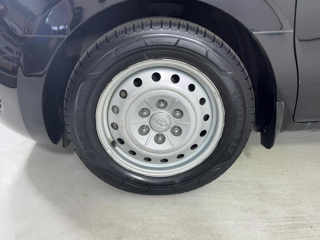 Photo '10' of Hyundai Staria Load