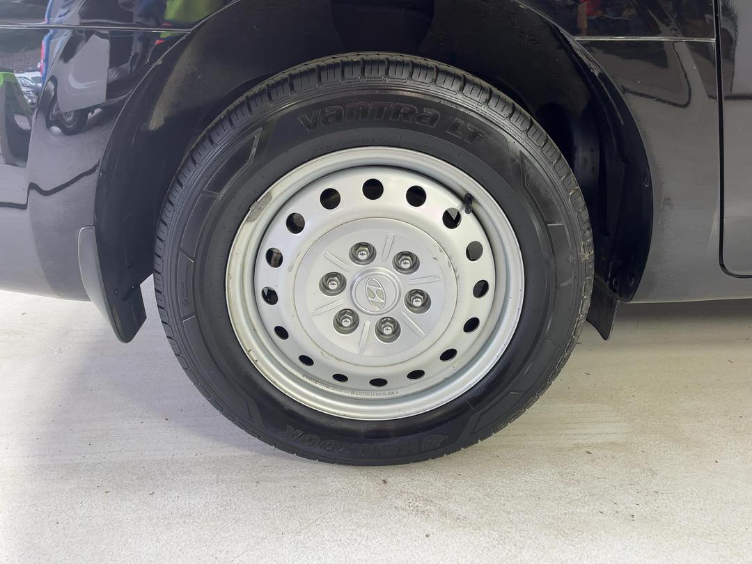 Photo '12' of Hyundai Staria Load