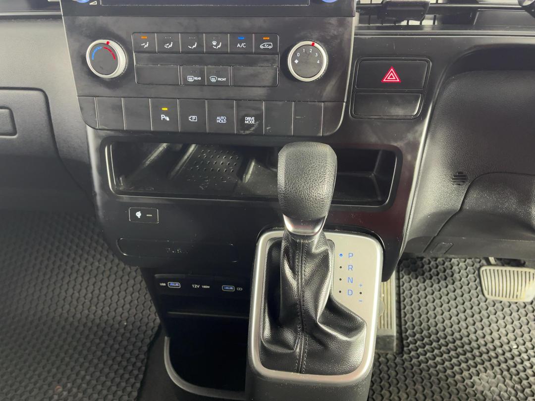 Photo '18' of Hyundai Staria Load