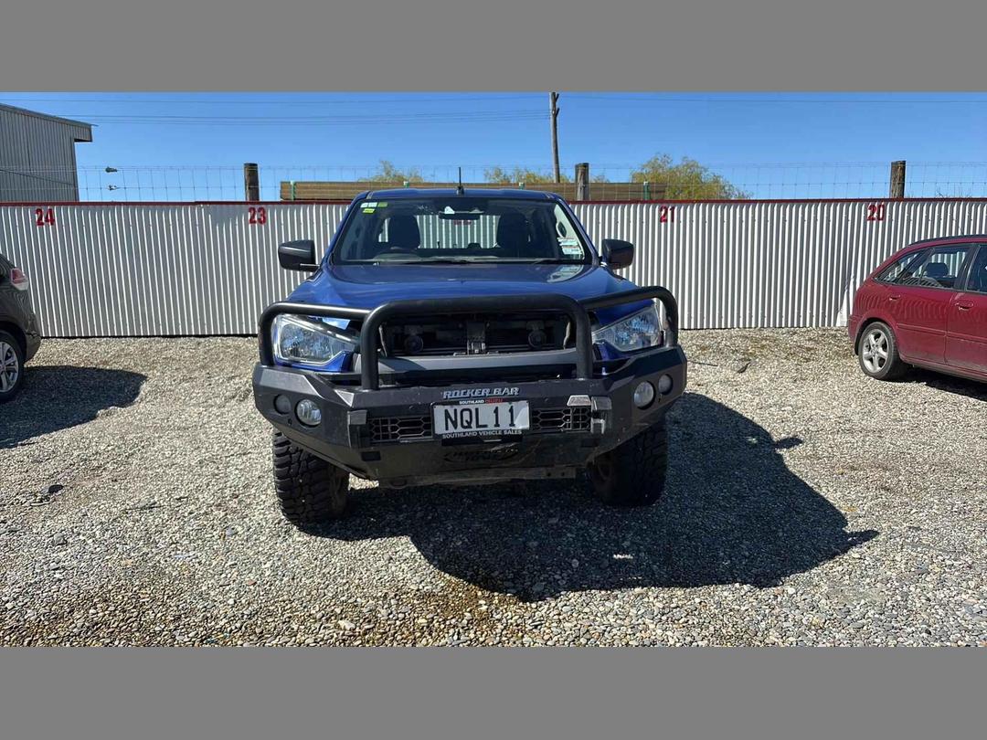 Photo '3' of Isuzu D-MAX LX Double CAB 4WD Photo '3' of Isuzu D-MAX LX Double CAB 4WD