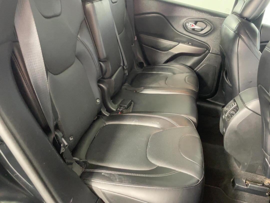 Photo '20' of Jeep Cherokee