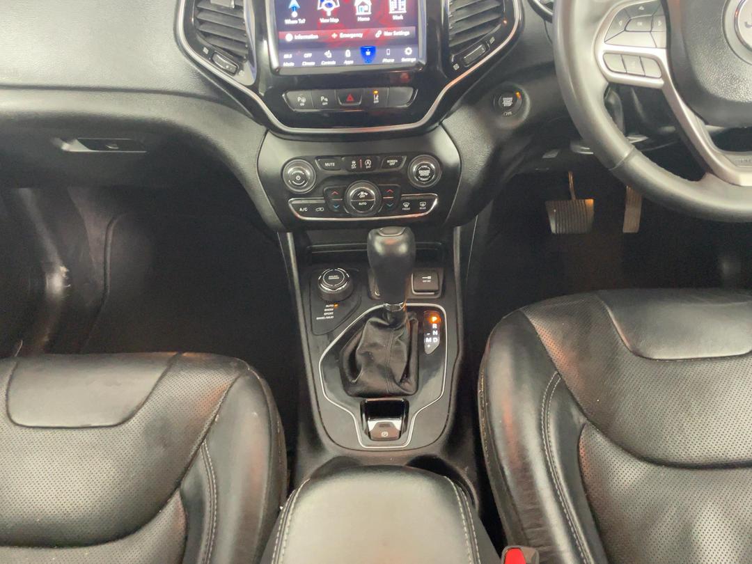 Photo '18' of Jeep Cherokee