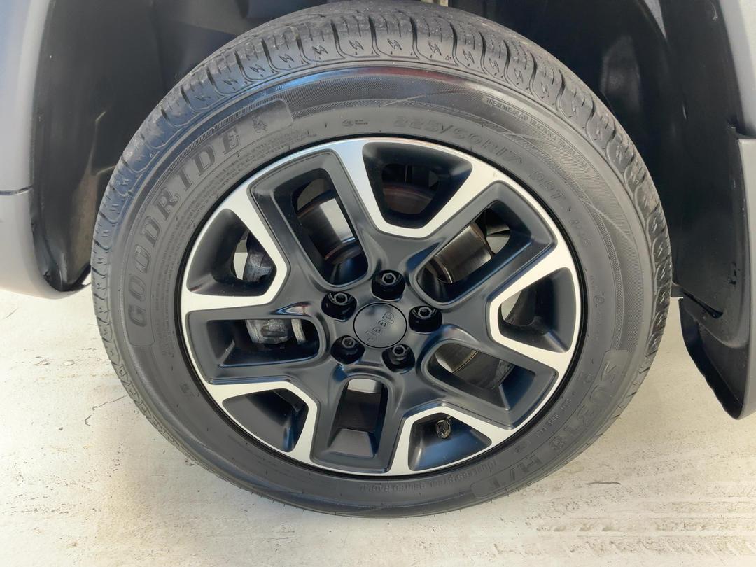 Photo '10' of Jeep Compass