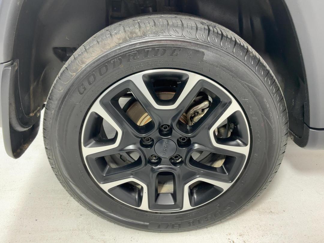 Photo '12' of Jeep Compass