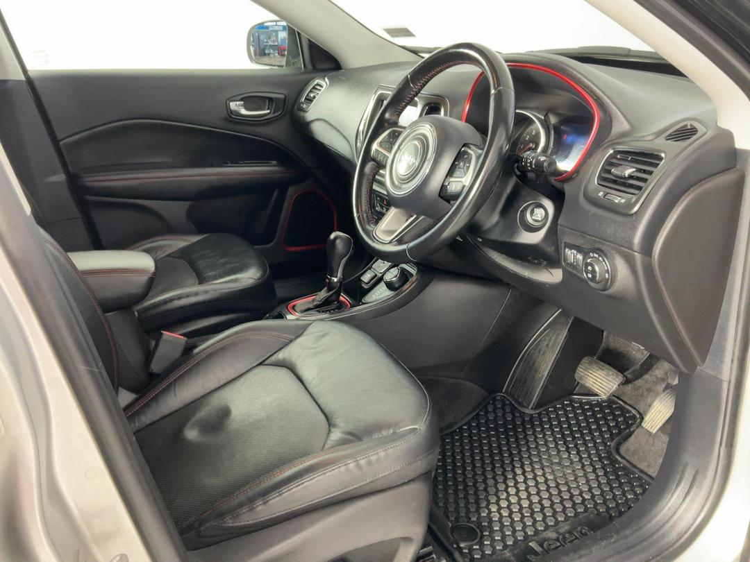 Photo '16' of Jeep Compass