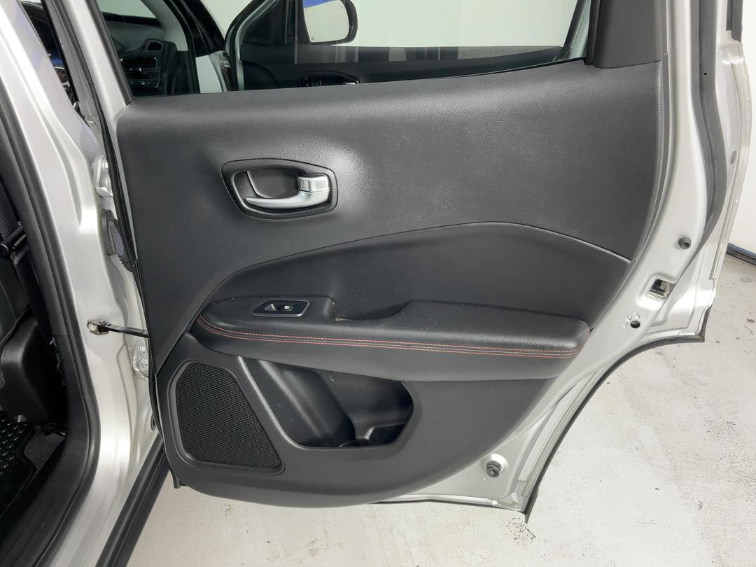 Photo '19' of Jeep Compass