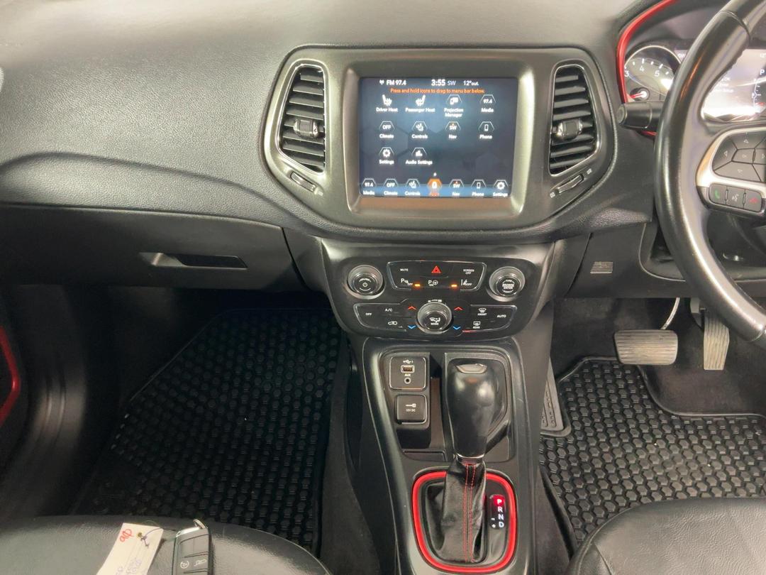 Photo '18' of Jeep Compass