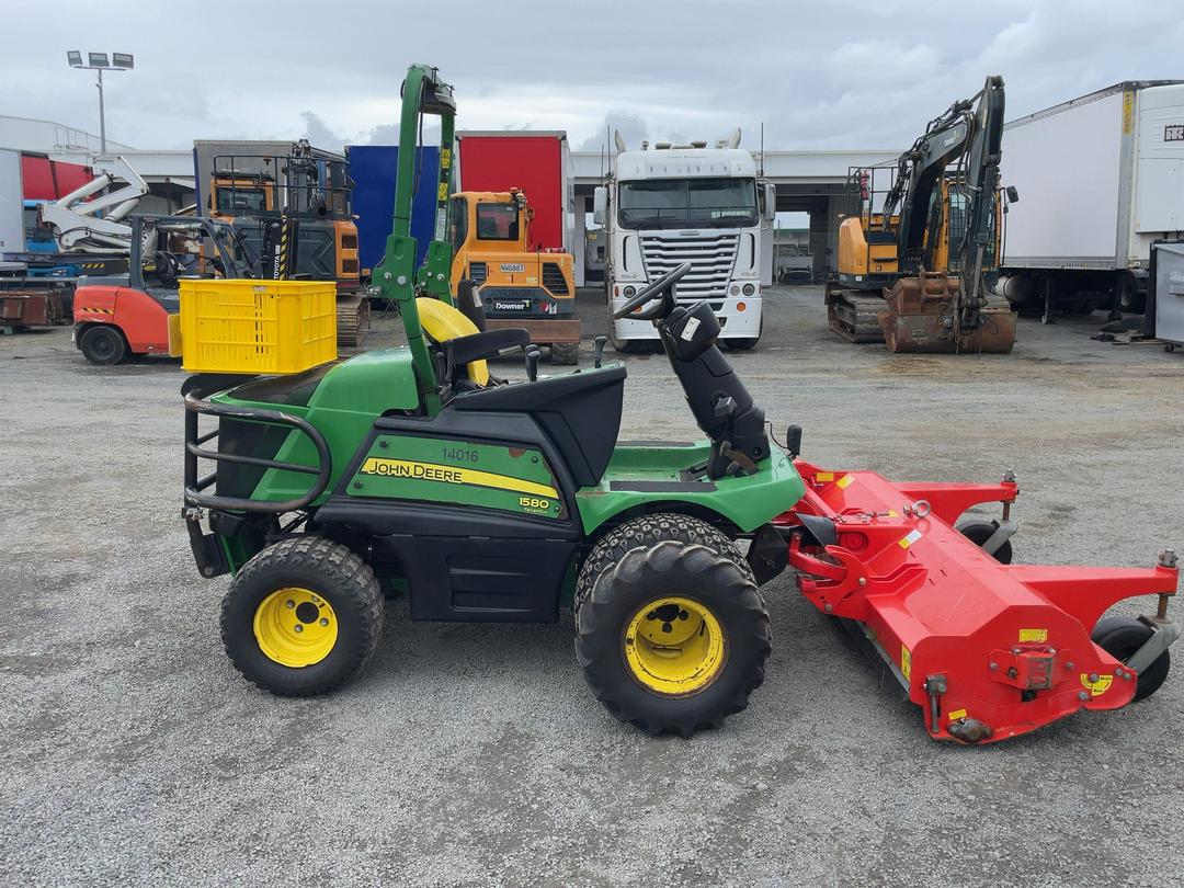Photo '3' of JOHN DEERE 1580 Terrain Cut Ride On Mower