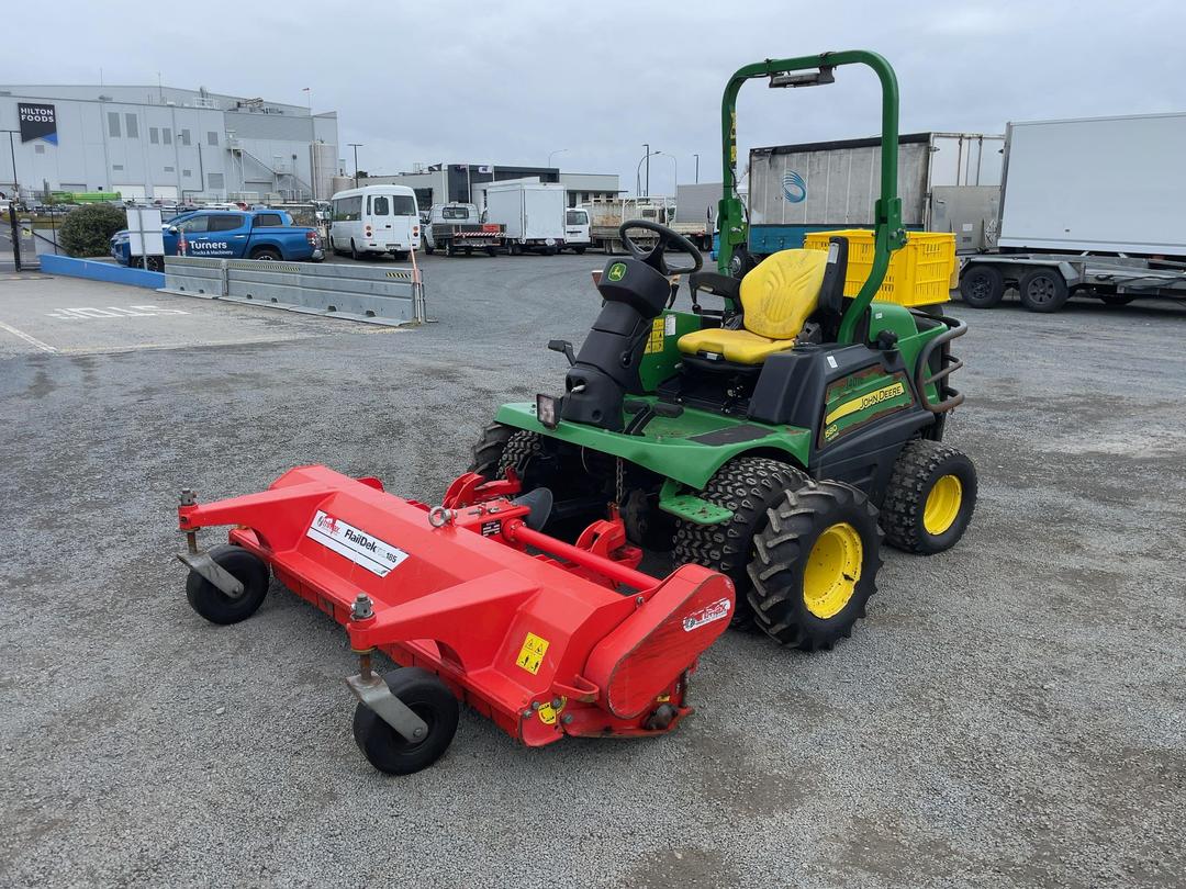 Photo '8' of JOHN DEERE 1580 Terrain Cut Ride On Mower