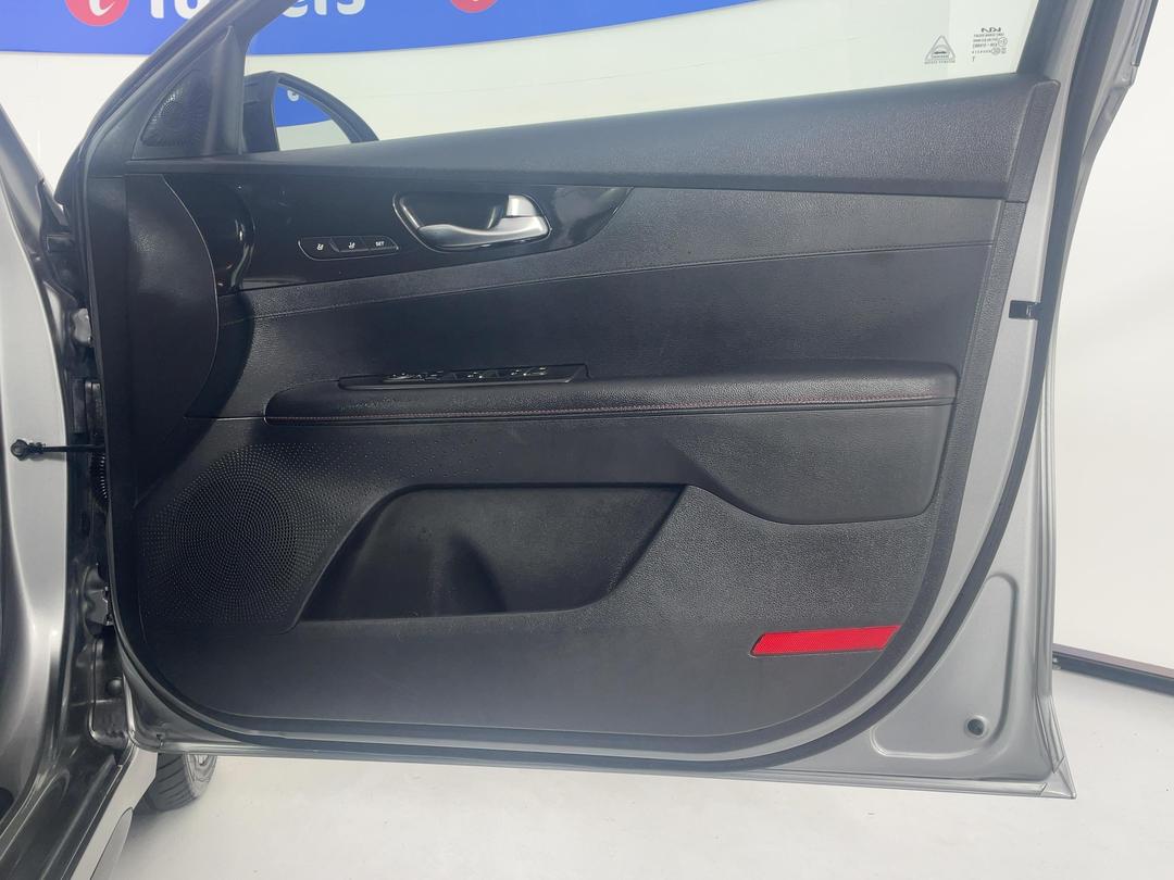 Photo '15' of KIA Cerato
